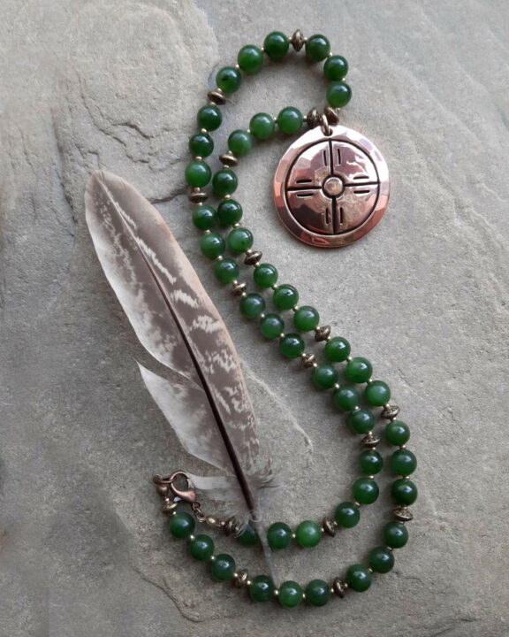 Jade Medizinrad Triquetra Ohm Aum Om Sternzeichen Sternentor Sonne Einhornschmuck Einhorn Einhornkette Venusblume Drache Heilung Metatron Crop Circle Necklace Goddess of Love Healing Stones Crystals Venusflower protect Flower of Life Amulett Göttin Liebe Kette Halskette Heilsteine Lichtbringer Kupferschmuck Symbole Symbolschmuck Harmonie Zauberwesen Valentinstagsgeschenk Geschenk Hochzeitsgeschenk Edelsteinschmuck Edelsteinkette Edelsteinanhänger Heilsteinschmuck Heilsteinanhänger Glücksbringer Schutzsymbol Glückssteine Lebensblume Blume des Lebens Schutzengel Heilige Geometrie Kraftort Kraftorte Runen Futhark Vikings Germanen Vikinger Runenalphabet Runenschutzkreis Alternativschmuck Kelten Keltischer Schmuck Germanen Germanischer Schmuck Magie Baum des Lebens Yggdrasil Triskele Allverbunden Verbundenheit Dreieinigkeit Dreifaltigkeit Einheit Medizinrad Nornen Schicksalsnetz Skulds Netz Skuld Energie Heilsteine Spiegelamulett Sternzeichen