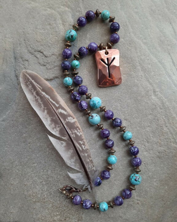 Algiz Charoit Türkis Triquetra Ohm Aum Om Sternzeichen Sternentor Sonne Einhornschmuck Einhorn Einhornkette Venusblume Drache Heilung Metatron Crop Circle Necklace Goddess of Love Healing Stones Crystals Venusflower protect Flower of Life Amulett Göttin Liebe Kette Halskette Heilsteine Lichtbringer Kupferschmuck Symbole Symbolschmuck Harmonie Zauberwesen Valentinstagsgeschenk Geschenk Hochzeitsgeschenk Edelsteinschmuck Edelsteinkette Edelsteinanhänger Heilsteinschmuck Heilsteinanhänger Glücksbringer Schutzsymbol Glückssteine Lebensblume Blume des Lebens Schutzengel Heilige Geometrie Kraftort Kraftorte Runen Futhark Vikings Germanen Vikinger Runenalphabet Runenschutzkreis Alternativschmuck Kelten Keltischer Schmuck Germanen Germanischer Schmuck Magie Baum des Lebens Yggdrasil Triskele Allverbunden Verbundenheit Dreieinigkeit Dreifaltigkeit Einheit Medizinrad Nornen Schicksalsnetz Skulds Netz Skuld Energie Heilsteine Spiegelamulett Sternzeichen Rune Triskele Hochzeitsschmuck Dirndlschmuck Trachtenschmuck