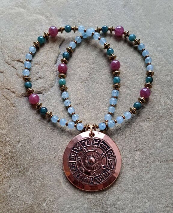 Aquamarin Rubin Indigolith Triquetra Ohm Aum Om Sternzeichen Sternentor Sonne Einhornschmuck Einhorn Einhornkette Venusblume Drache Heilung Metatron Crop Circle Necklace Goddess of Love Healing Stones Crystals Venusflower protect Flower of Life Amulett Göttin Liebe Kette Halskette Heilsteine Lichtbringer Kupferschmuck Symbole Symbolschmuck Harmonie Zauberwesen Valentinstagsgeschenk Geschenk Hochzeitsgeschenk Edelsteinschmuck Edelsteinkette Edelsteinanhänger Heilsteinschmuck Heilsteinanhänger Glücksbringer Schutzsymbol Glückssteine Lebensblume Blume des Lebens Schutzengel Heilige Geometrie Kraftort Kraftorte Runen Futhark Vikings Germanen Vikinger Runenalphabet Runenschutzkreis Alternativschmuck Kelten Keltischer Schmuck Germanen Germanischer Schmuck Magie Baum des Lebens Yggdrasil Triskele Allverbunden Verbundenheit Dreieinigkeit Dreifaltigkeit Einheit Medizinrad Nornen Schicksalsnetz Skulds Netz Skuld Energie Heilsteine Spiegelamulett Sternzeichen Rune Triskele Hochzeitsschmuck Dirndlschmuck Trachtenschmuck Jewellery Pentagram Schutzamulett medicine wheel runes Sonnenamulett Amulett Anhänger