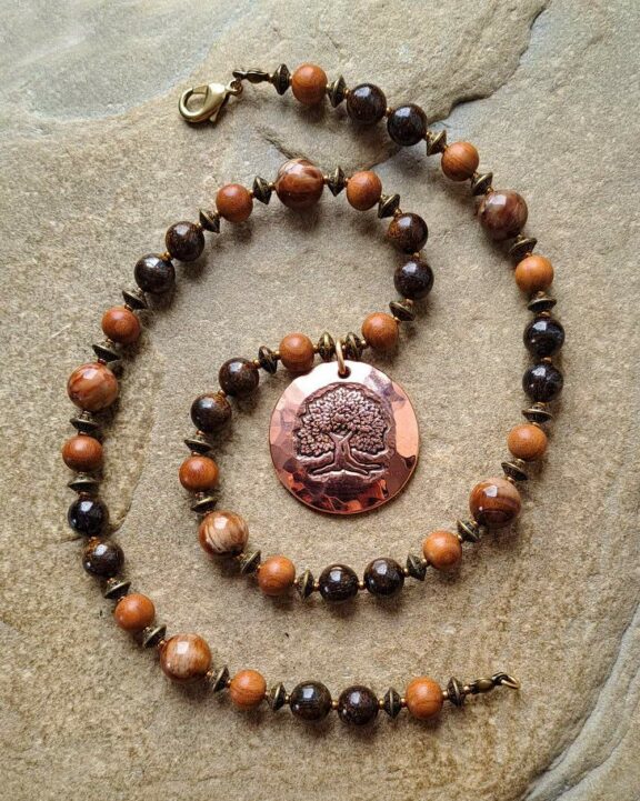 Bronzit Sandelholz Versteinertes Holz Triquetra Ohm Aum Om Sternzeichen Sternentor Sonne Einhornschmuck Einhorn Einhornkette Venusblume Drache Heilung Metatron Crop Circle Necklace Goddess of Love Healing Stones Crystals Venusflower protect Flower of Life Amulett Göttin Liebe Kette Halskette Heilsteine Lichtbringer Kupferschmuck Symbole Symbolschmuck Harmonie Zauberwesen Valentinstagsgeschenk Geschenk Hochzeitsgeschenk Edelsteinschmuck Edelsteinkette Edelsteinanhänger Heilsteinschmuck Heilsteinanhänger Glücksbringer Schutzsymbol Glückssteine Lebensblume Blume des Lebens Schutzengel Heilige Geometrie Kraftort Kraftorte Runen Futhark Vikings Germanen Vikinger Runenalphabet Runenschutzkreis Alternativschmuck Kelten Keltischer Schmuck Germanen Germanischer Schmuck Magie Baum des Lebens Yggdrasil Triskele Allverbunden Verbundenheit Dreieinigkeit Dreifaltigkeit Einheit Medizinrad Nornen Schicksalsnetz Skulds Netz Skuld Energie Heilsteine Spiegelamulett Sternzeichen Rune Triskele Hochzeitsschmuck Dirndlschmuck Trachtenschmuck Jewellery Pentagram Schutzamulett medicine wheel runes Sonnenamulett Amulett Anhänger