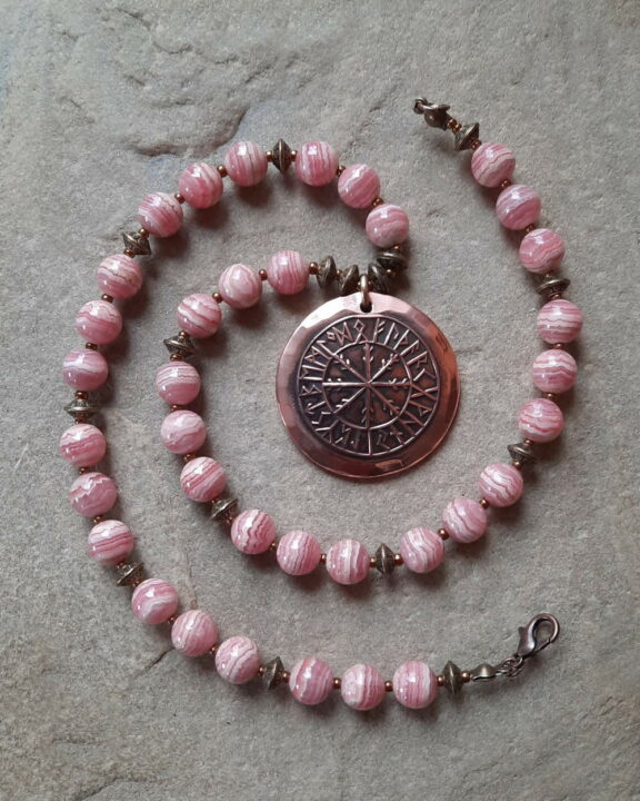 Rhodochrosit Triquetra Ohm Aum Om Sternzeichen Sternentor Sonne Einhornschmuck Einhorn Einhornkette Venusblume Drache Heilung Metatron Crop Circle Necklace Goddess of Love Healing Stones Crystals Venusflower protect Flower of Life Amulett Göttin Liebe Kette Halskette Heilsteine Lichtbringer Kupferschmuck Symbole Symbolschmuck Harmonie Zauberwesen Valentinstagsgeschenk Geschenk Hochzeitsgeschenk Edelsteinschmuck Edelsteinkette Edelsteinanhänger Heilsteinschmuck Heilsteinanhänger Glücksbringer Schutzsymbol Glückssteine Lebensblume Blume des Lebens Schutzengel Heilige Geometrie Kraftort Kraftorte Runen Futhark Vikings Germanen Vikinger Runenalphabet Runenschutzkreis Alternativschmuck Kelten Keltischer Schmuck Germanen Germanischer Schmuck Magie Baum des Lebens Yggdrasil Triskele Allverbunden Verbundenheit Dreieinigkeit Dreifaltigkeit Einheit Medizinrad Nornen Schicksalsnetz Skulds Netz Skuld Energie Heilsteine Spiegelamulett Sternzeichen Rune Triskele Hochzeitsschmuck Dirndlschmuck Trachtenschmuck Jewellery Pentagram Schutzamulett medicine wheel runes Sonnenamulett Amulett Anhänger