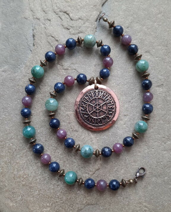 Rubin Saphir Smaragd Triquetra Ohm Aum Om Sternzeichen Sternentor Sonne Einhornschmuck Einhorn Einhornkette Venusblume Drache Heilung Metatron Crop Circle Necklace Goddess of Love Healing Stones Crystals Venusflower protect Flower of Life Amulett Göttin Liebe Kette Halskette Heilsteine Lichtbringer Kupferschmuck Symbole Symbolschmuck Harmonie Zauberwesen Valentinstagsgeschenk Geschenk Hochzeitsgeschenk Edelsteinschmuck Edelsteinkette Edelsteinanhänger Heilsteinschmuck Heilsteinanhänger Glücksbringer Schutzsymbol Glückssteine Lebensblume Blume des Lebens Schutzengel Heilige Geometrie Kraftort Kraftorte Runen Futhark Vikings Germanen Vikinger Runenalphabet Runenschutzkreis Alternativschmuck Kelten Keltischer Schmuck Germanen Germanischer Schmuck Magie Baum des Lebens Yggdrasil Triskele Allverbunden Verbundenheit Dreieinigkeit Dreifaltigkeit Einheit Medizinrad Nornen Schicksalsnetz Skulds Netz Skuld Energie Heilsteine Spiegelamulett Sternzeichen Rune Triskele Hochzeitsschmuck Dirndlschmuck Trachtenschmuck Jewellery Pentagram Schutzamulett medicine wheel runes Sonnenamulett Amulett Anhänger