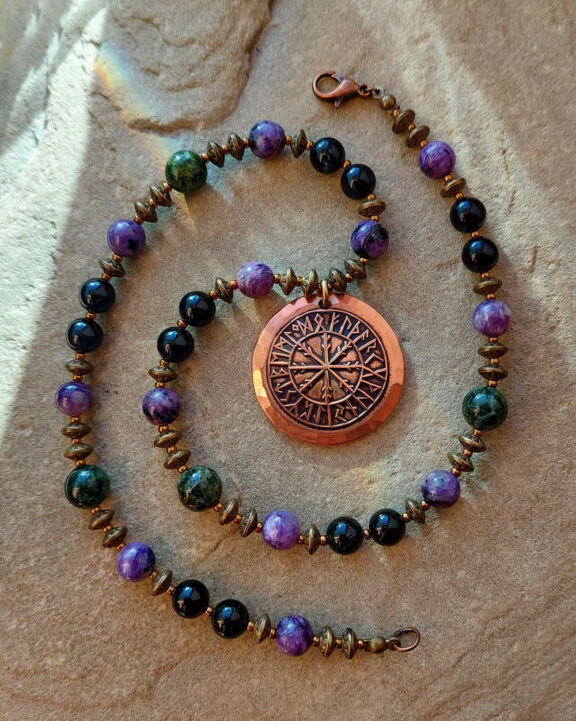 Charoit Turmalin Triquetra Ohm Aum Om Sternzeichen Sternentor Sonne Einhornschmuck Einhorn Einhornkette Venusblume Drache Heilung Metatron Crop Circle Necklace Goddess of Love Healing Stones Crystals Venusflower protect Flower of Life Amulett Göttin Liebe Kette Halskette Heilsteine Lichtbringer Kupferschmuck Symbole Symbolschmuck Harmonie Zauberwesen Valentinstagsgeschenk Geschenk Hochzeitsgeschenk Edelsteinschmuck Edelsteinkette Edelsteinanhänger Heilsteinschmuck Heilsteinanhänger Glücksbringer Schutzsymbol Glückssteine Lebensblume Blume des Lebens Schutzengel Heilige Geometrie Kraftort Kraftorte Runen Futhark Vikings Germanen Vikinger Runenalphabet Runenschutzkreis Alternativschmuck Kelten Keltischer Schmuck Germanen Germanischer Schmuck Magie Baum des Lebens Yggdrasil Triskele Allverbunden Verbundenheit Dreieinigkeit Dreifaltigkeit Einheit Medizinrad Nornen Schicksalsnetz Skulds Netz Skuld Energie Heilsteine Spiegelamulett Sternzeichen Rune Triskele Hochzeitsschmuck Dirndlschmuck Trachtenschmuck Jewellery Pentagram Schutzamulett medicine wheel runes Sonnenamulett Amulett Anhänger Kornkreis Kornkreis Crop circle