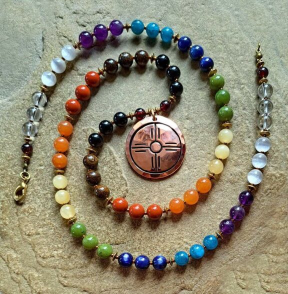 Regenbogen Regenbogenenergie Regenbogenmagie Triquetra Ohm Aum Om Sternzeichen Sternentor Sonne Sonnenamulett Sonnenschmuck Einhornschmuck Einhorn Einhornkette Venusblume Drache Heilung Metatron Crop Circle Necklace Goddess of Love Healing Stones Crystals Venusflower protect Flower of Life Amulett Göttin Liebe Kette Halskette Heilsteine Lichtbringer Kupferschmuck Symbole Symbolschmuck Harmonie Zauberwesen Valentinstagsgeschenk Geschenk Hochzeitsgeschenk Edelsteinschmuck Edelsteinkette Edelsteinanhänger Heilsteinschmuck Heilsteinanhänger Glücksbringer Schutzsymbol Glückssteine Lebensblume Blume des Lebens Schutzengel Heilige Geometrie Kraftort Kraftorte Runen Futhark Vikings Germanen Vikinger Runenalphabet Runenschutzkreis Alternativschmuck Kelten Keltischer Schmuck Germanen Germanischer Schmuck Magie Baum des Lebens Yggdrasil Triskele Allverbunden Verbundenheit Dreieinigkeit Dreifaltigkeit Einheit Medizinrad Nornen Schicksalsnetz Skulds Netz Skuld Energie Heilsteine Spiegelamulett Sternzeichen Rune Triskele Hochzeitsschmuck Dirndlschmuck Trachtenschmuck Jewellery Pentagram Schutzamulett medicine wheel runes Sonnenamulett Amulett Anhänger Kornkreis Kornkreis Crop circle Unicorn Aquarius Age of Aquarius Neuzeit Neues Zeitalter Celtic jewellery magic Magie Liebe des Lebens göttlich devine Sternzeichenschmuck