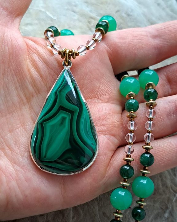 Malachitamulett Malachitkette Malachitanhänger Malachit Chrysopras Kmeite Euchlorit euchlorite malachite pendant malachite necklace malachite amulet kmaite chrysoprase Triquetra Ohm Aum Om Sternzeichen Sternentor Sonne Sonnenamulett Sonnenschmuck Einhornschmuck Einhorn Einhornkette Venusblume Drache Heilung Metatron Crop Circle Necklace Goddess of Love Healing Stones Crystals Venusflower protect Flower of Life Amulett Göttin Liebe Kette Halskette Heilsteine Lichtbringer Kupferschmuck Symbole Symbolschmuck Harmonie Zauberwesen Valentinstagsgeschenk Geschenk Hochzeitsgeschenk Edelsteinschmuck Edelsteinkette Edelsteinanhänger Heilsteinschmuck Heilsteinanhänger Glücksbringer Schutzsymbol Glückssteine Lebensblume Blume des Lebens Schutzengel Heilige Geometrie Kraftort Kraftorte Runen Futhark Vikings Germanen Vikinger Runenalphabet Runenschutzkreis Alternativschmuck Kelten Keltischer Schmuck Germanen Germanischer Schmuck Magie Baum des Lebens Yggdrasil Triskele Allverbunden Verbundenheit Dreieinigkeit Dreifaltigkeit Einheit Medizinrad Nornen Schicksalsnetz Skulds Netz Skuld Energie Heilsteine Spiegelamulett Sternzeichen Rune Triskele Hochzeitsschmuck Dirndlschmuck Trachtenschmuck Jewellery Pentagram Schutzamulett medicine wheel runes Sonnenamulett Amulett Anhänger Kornkreis Kornkreis Crop circle Unicorn Aquarius Age of Aquarius Neuzeit Neues Zeitalter Celtic jewellery magic Magie Liebe des Lebens göttlich devine Sternzeichenschmuck Opalschmuck Kristall Lemuria Atlantis Silberfassung silbergefasst mystic beeing Hochzeitsschmuck Hochzeitschmuck Heilenergien healingenergies healing energies Metatronwürfel Engelarbeit Engelenergie Steinenergie Energiedersteine Engel Seraphim Yogawerkzeug Yogatool Yogatools Reikiitools Reikiitool Reikitool Reikitools Lichtbringer Bergkristall rock crystal